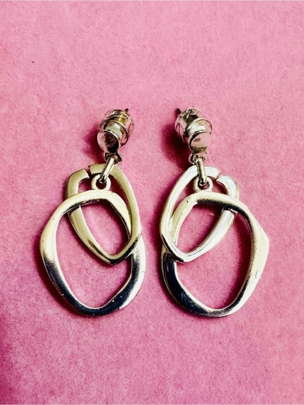 NWT Abstract Interlocking Silver Tone Drop Earrings